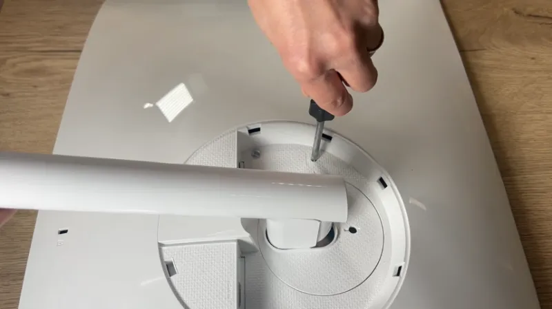 1. Removing the Samsung monitor stand